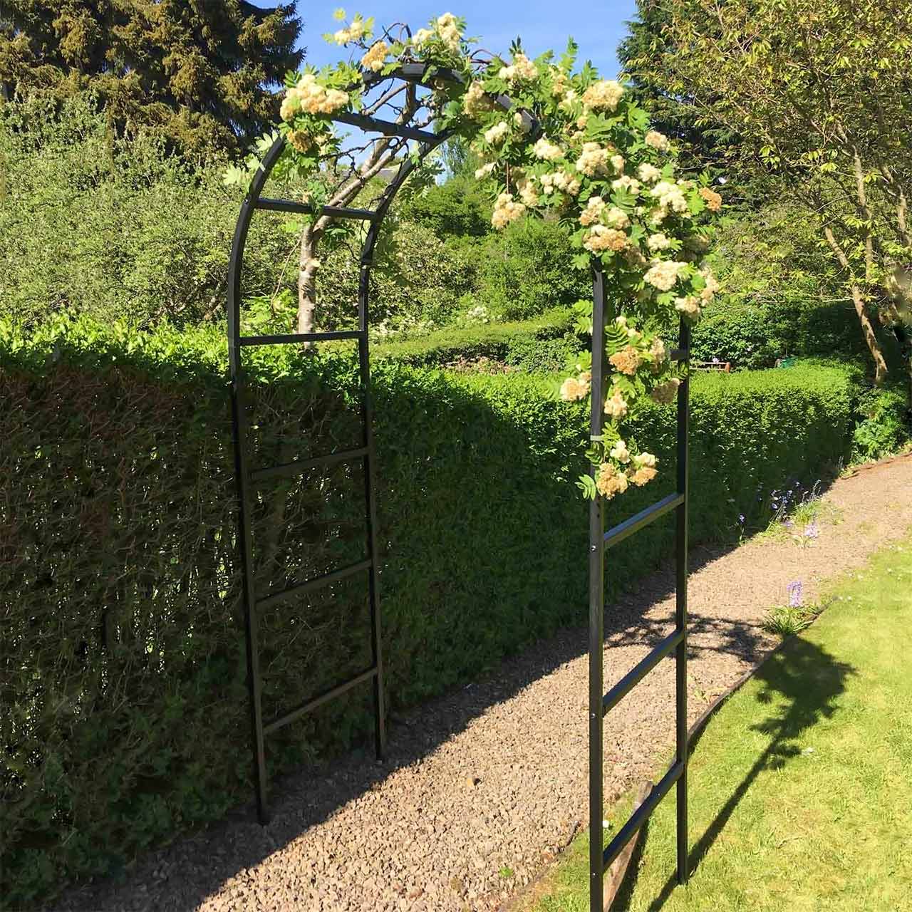 Rosenbogen aus Metall