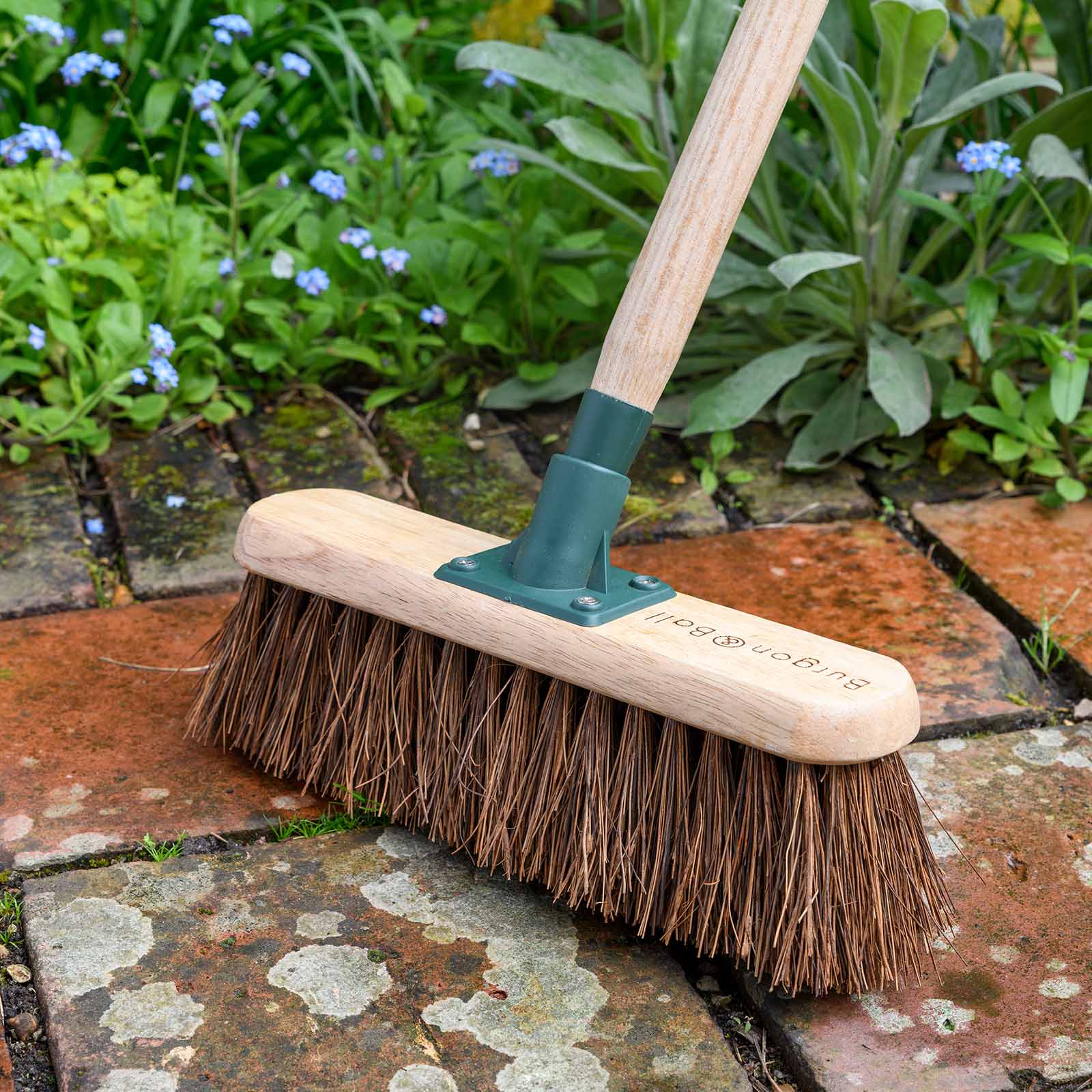 Besen für Garten und Terrasse mit Bassine-Borsten - 30,5 cm