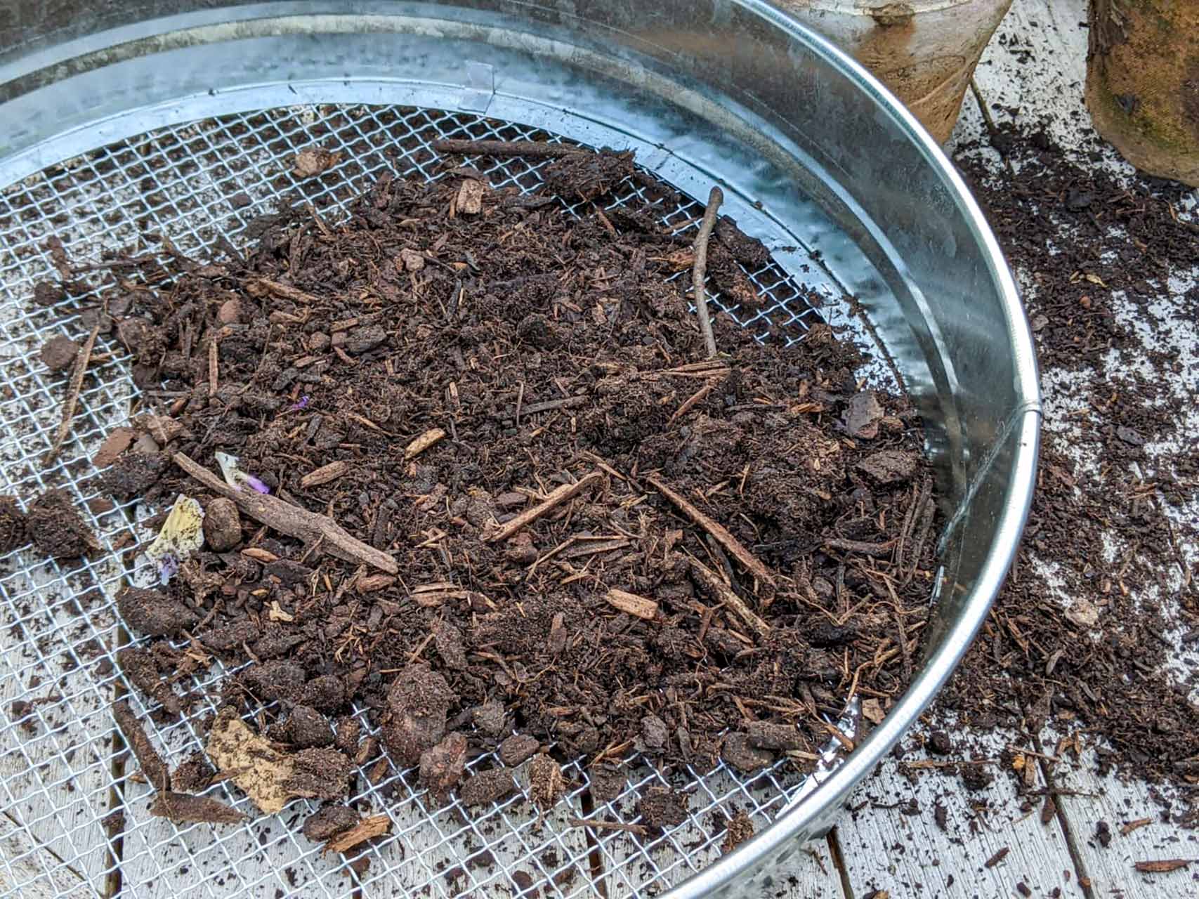 Gartensieb aus verzinktem Metall