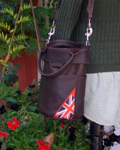 Ledertasche All Leather Bucket Bag mit Flagge von Bradleys