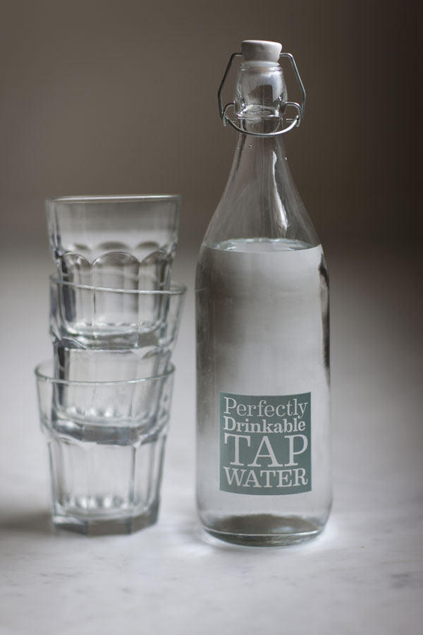Glasflaschen mit Aufdruck The Garden Shop